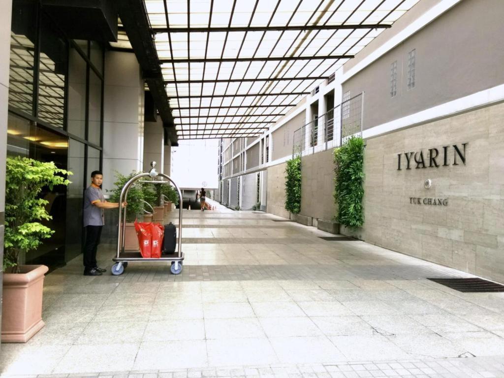 Iyarin@Tuk Chang Ratchayothin Hotel Bangkok Bagian luar foto