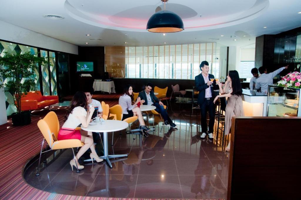 Iyarin@Tuk Chang Ratchayothin Hotel Bangkok Bagian luar foto