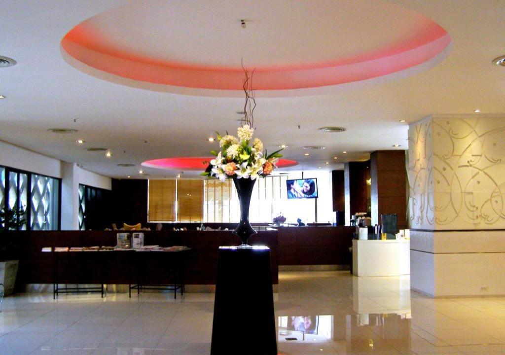 Iyarin@Tuk Chang Ratchayothin Hotel Bangkok Bagian luar foto