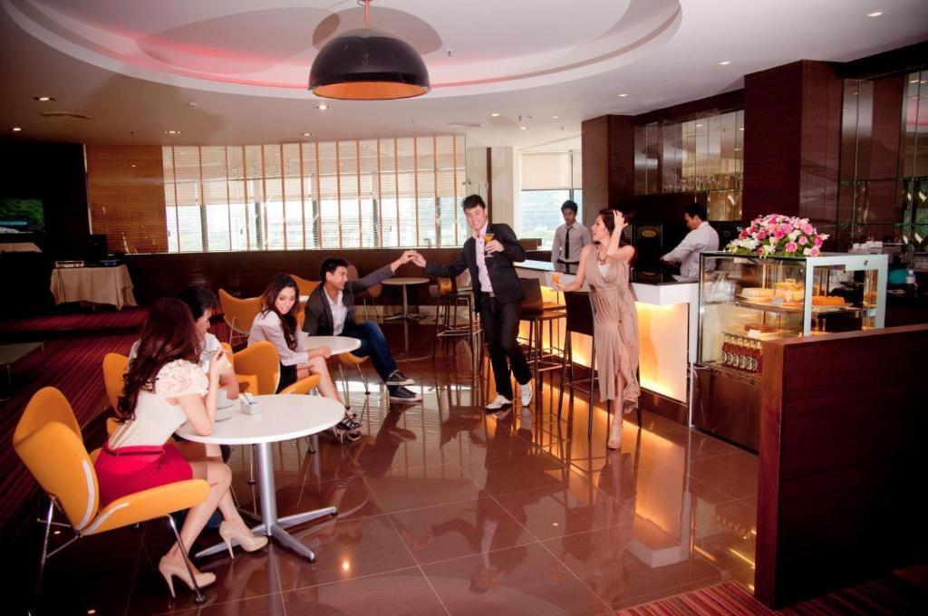 Iyarin@Tuk Chang Ratchayothin Hotel Bangkok Bagian luar foto
