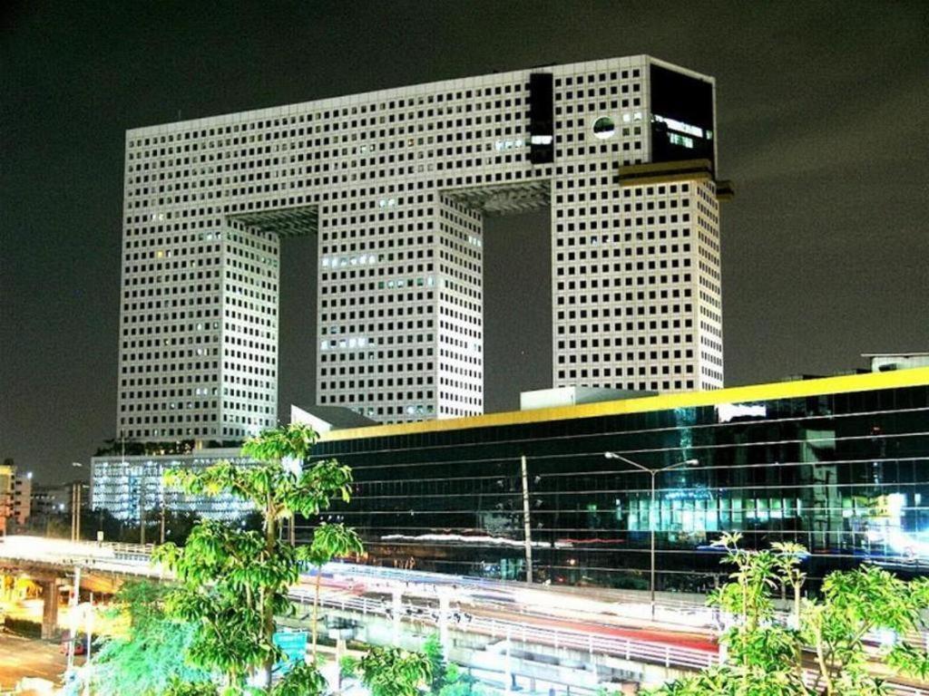Iyarin@Tuk Chang Ratchayothin Hotel Bangkok Bagian luar foto