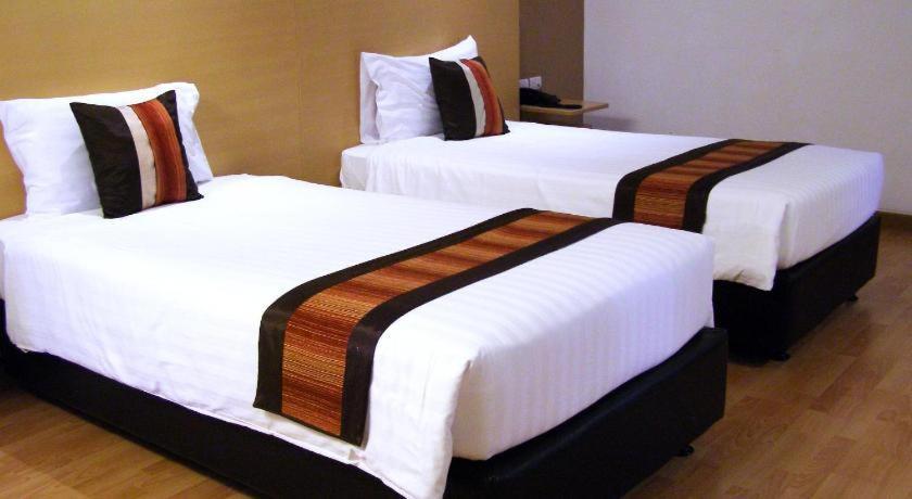 Iyarin@Tuk Chang Ratchayothin Hotel Bangkok Bagian luar foto