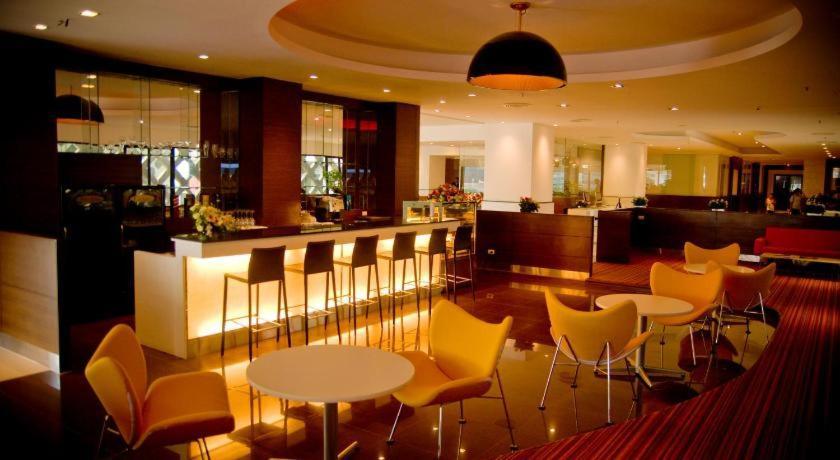 Iyarin@Tuk Chang Ratchayothin Hotel Bangkok Bagian luar foto