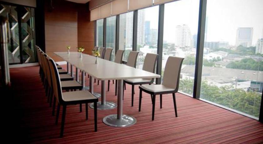 Iyarin@Tuk Chang Ratchayothin Hotel Bangkok Bagian luar foto