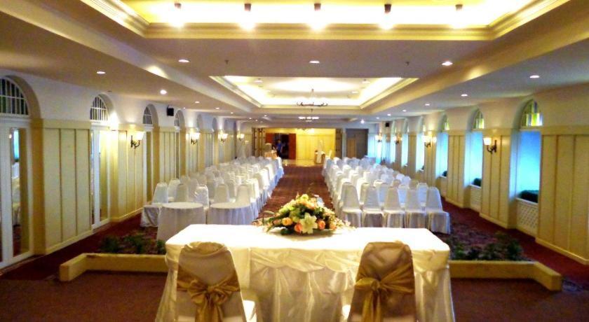 Iyarin@Tuk Chang Ratchayothin Hotel Bangkok Bagian luar foto